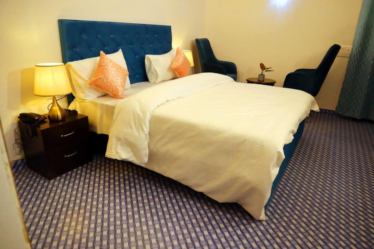 Jay Ally - Boutique Hotel New Delhi Extérieur photo